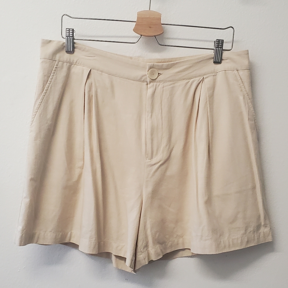 Elodie Cream Pleated High-Waist Women's Linen blend Shorts